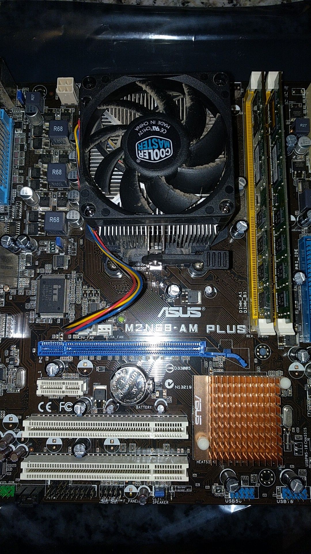 Asus M2N68-AM Plus motherboard with AMD Phenom X4 9750 CPU and 4GB