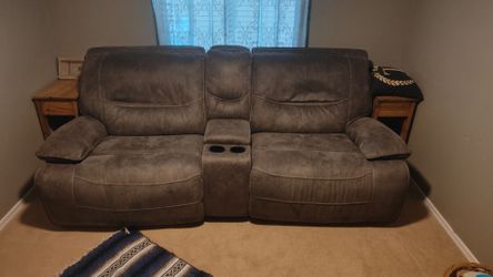 Cheers by Man Wah power recliner