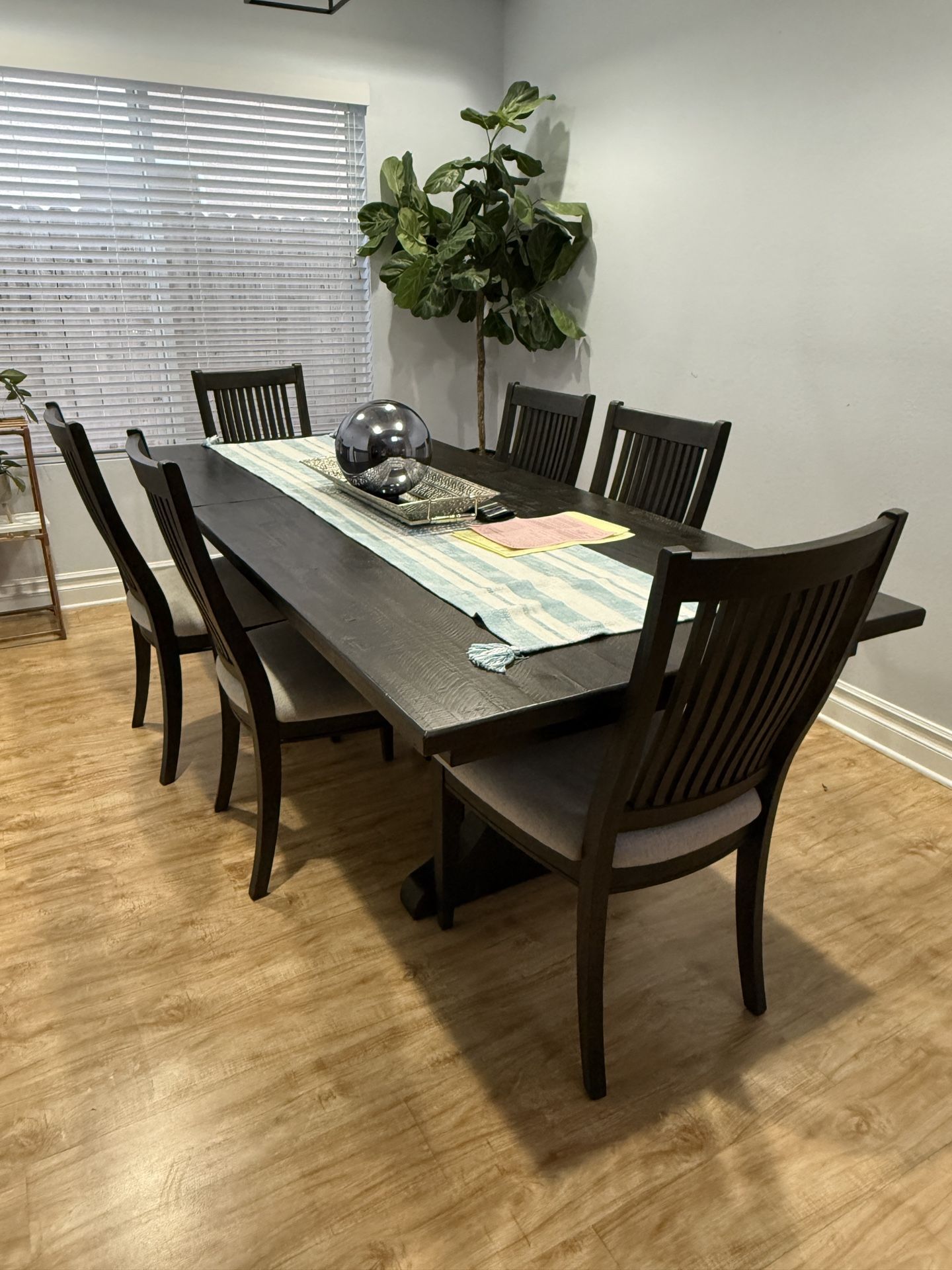 Classic Dark wood 72”-90” Extendable Dining Set