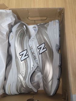 Brand new never worn New Balance 1000 Silver Sneakers Size mens 11/ 12.5 womens