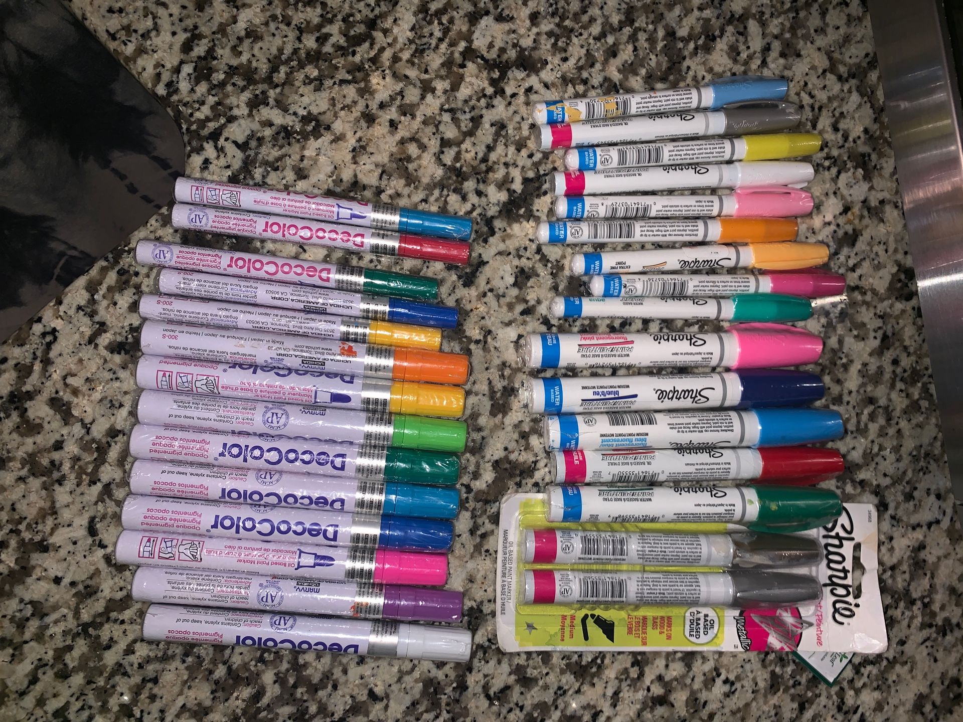 30 new sealed paint markers