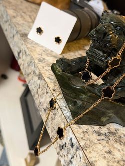 Nice 👍! Elegant Black Clover Gold-Tone 3-Piece Jewelry Set – Necklace, Bracelet & Earrings !