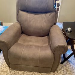 New (with tags) Power Recliner!  Retails for $1395
