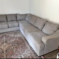 Jerome’s Grey Sectional Couch