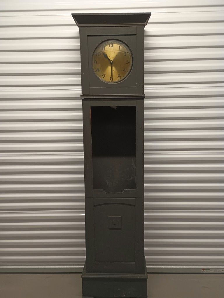 Antique Grandfather Clock !