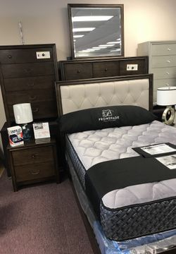 New king bedroom group
