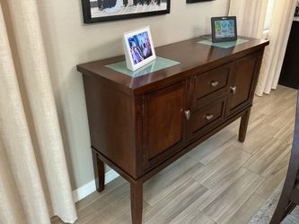 Buffet with 2 glass inlet’s with lights