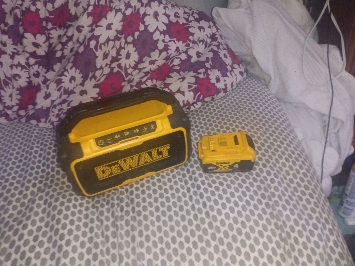 DeWalt Bluetooth Speaker And 20v. 4 AH Battery