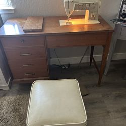 Singer Sewing Machine With Desk