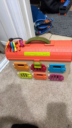 Critter clinic toy