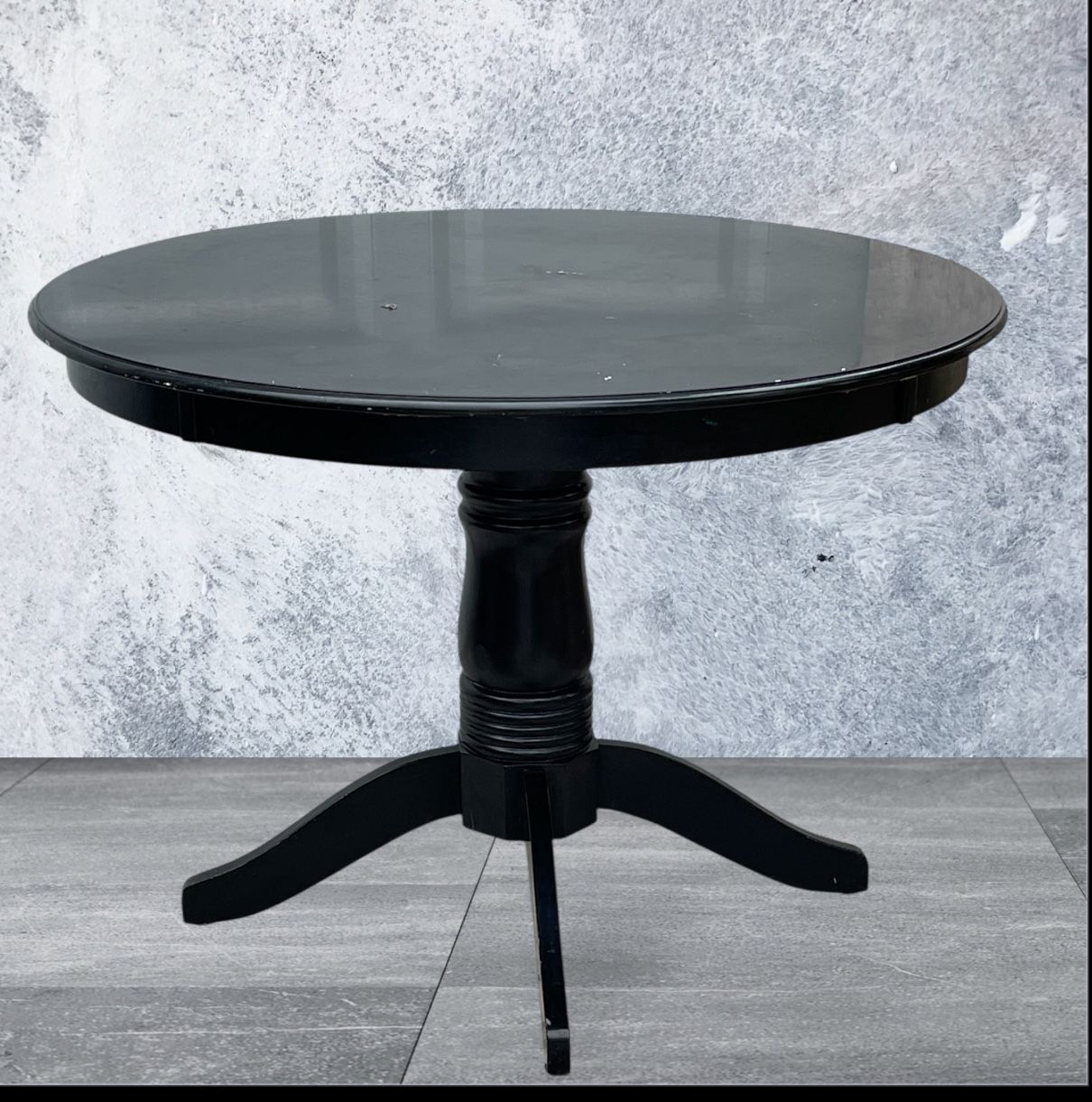 Round Dinning Table