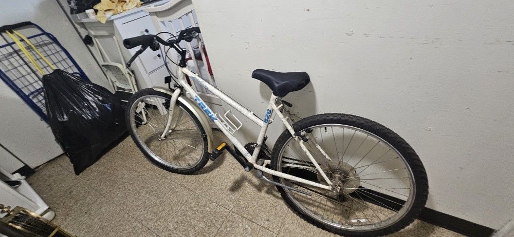 Trek Ladies Bicycle . 4 Sale Or Trade