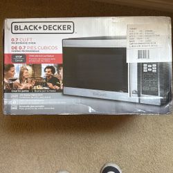 Black+Decker 0.7 Cu Ft 700W Stainless Steel Microwave  SEALED BOX NEVER OPENED