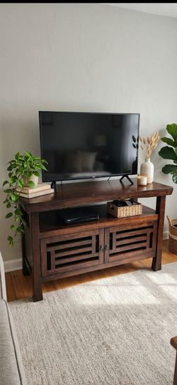Entertainment stand