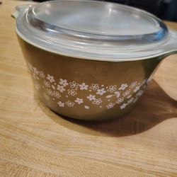Vintage Pyrex Bowls and Lids