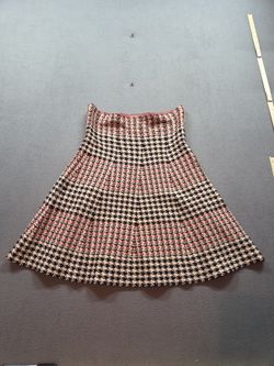 women's black & red houndstooth knit midi skirt by Classic Concepts size M