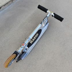 Razor Kick Scooter Like New Folding Adjustable 