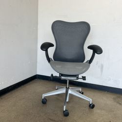 Herman Miller Mirra2 Chair In Excellent Condition 