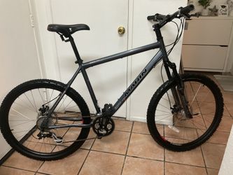 MARIN BOBCAT HARD TRAIL MOUNTAIN BIKE 18.5 frame