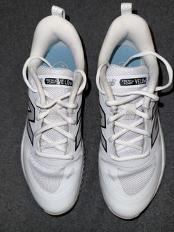 New Balance Women's VELO v4 Turf Softball  Size 8.5