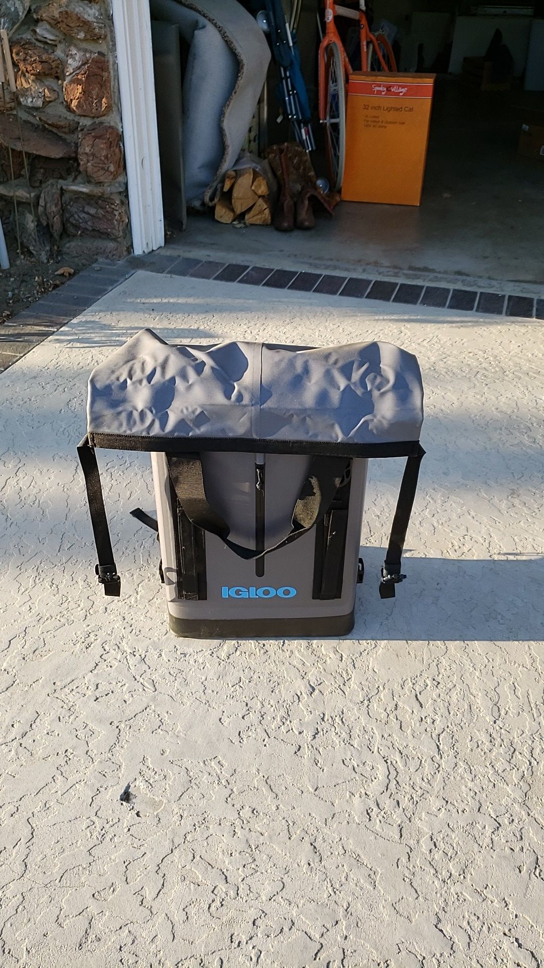 Igloo backpack cooler