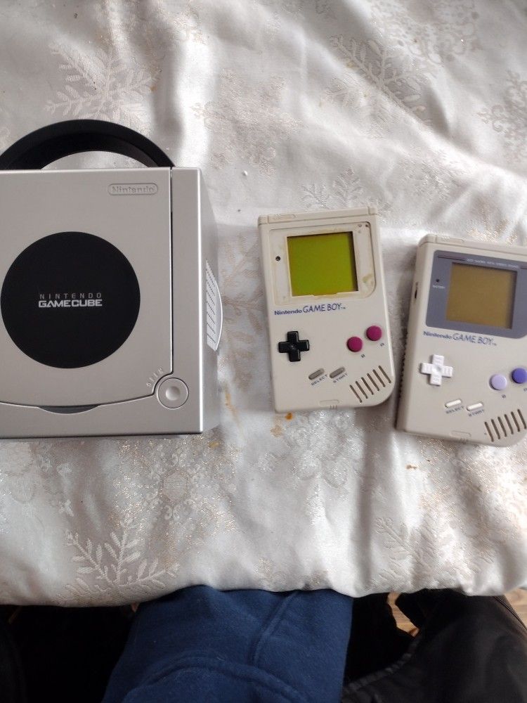 Gameboy With Backlight And GameCube System 