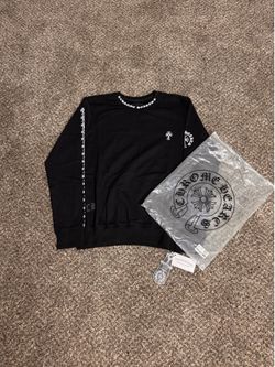 Chrome heart, long sleeve with white letters and cross