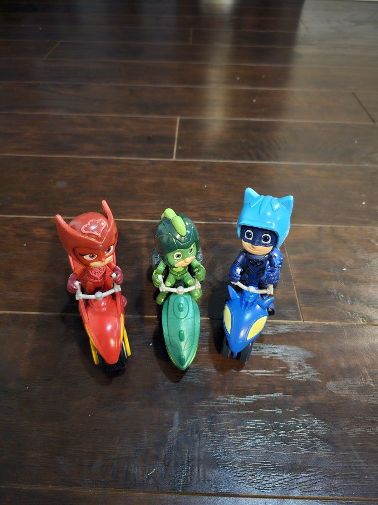 PJ MASKS ON SCOOTERS