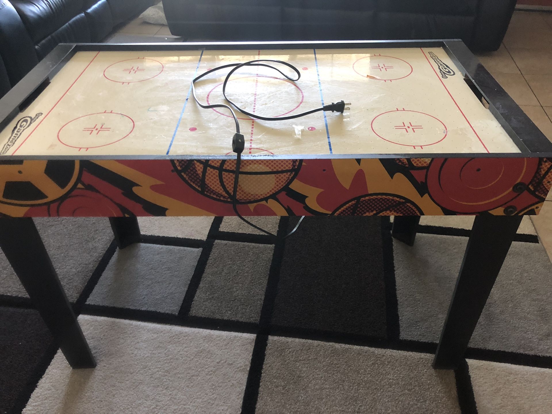 Air hockey table