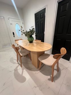 Brand new beautiful dining table and 4 chairs