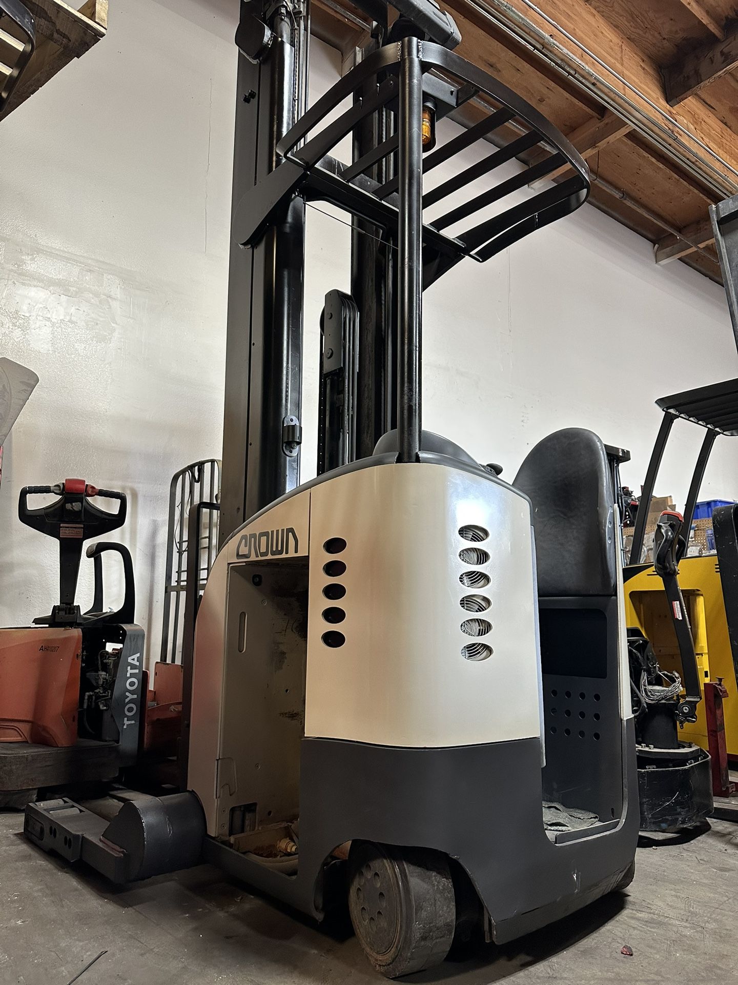 2005 Crown Deep Reach Forklift