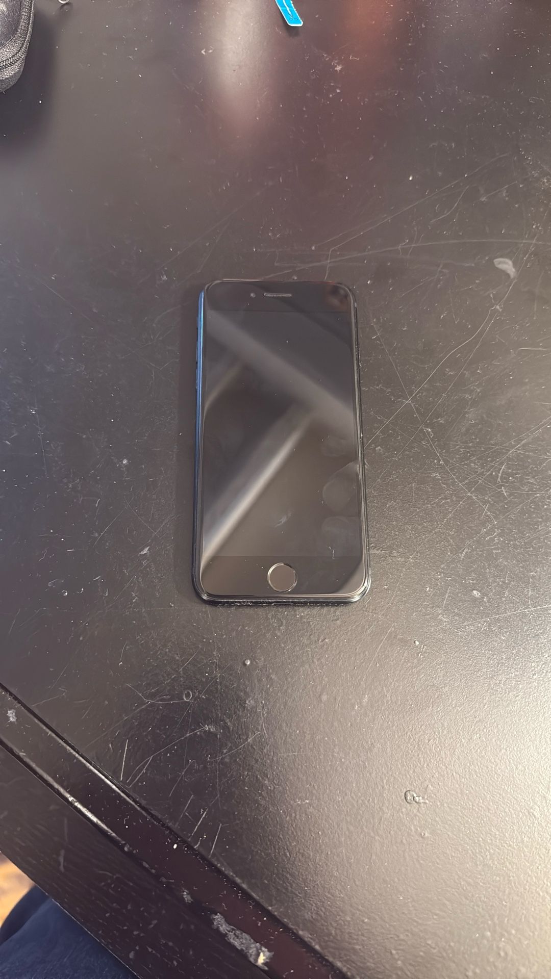 Black iPhone SE 2022