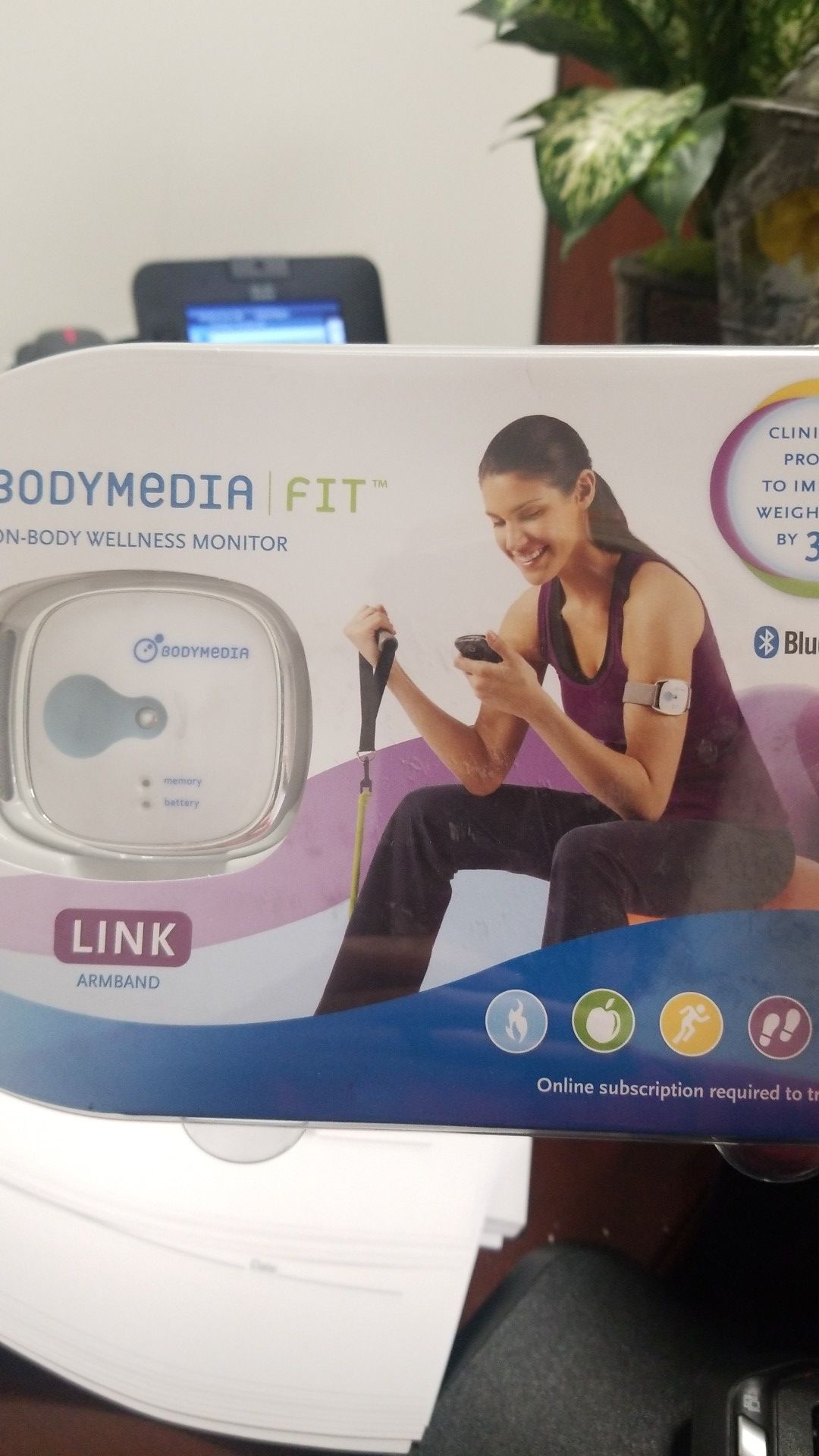 Body media fit tracker armband
