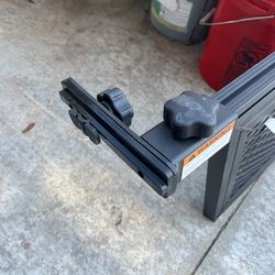 Toyota truck bed divider