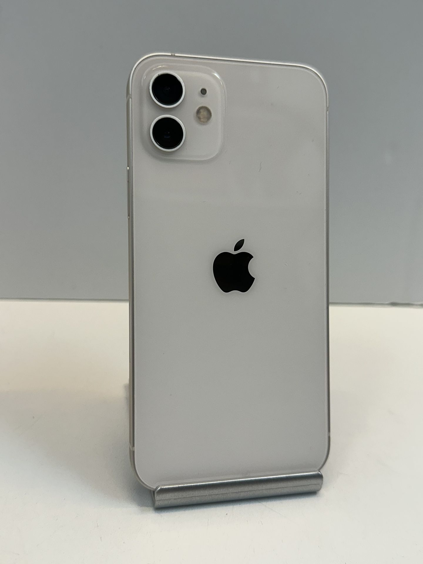 Apple iPhone 12 64gb. ( Fully Unlocked )