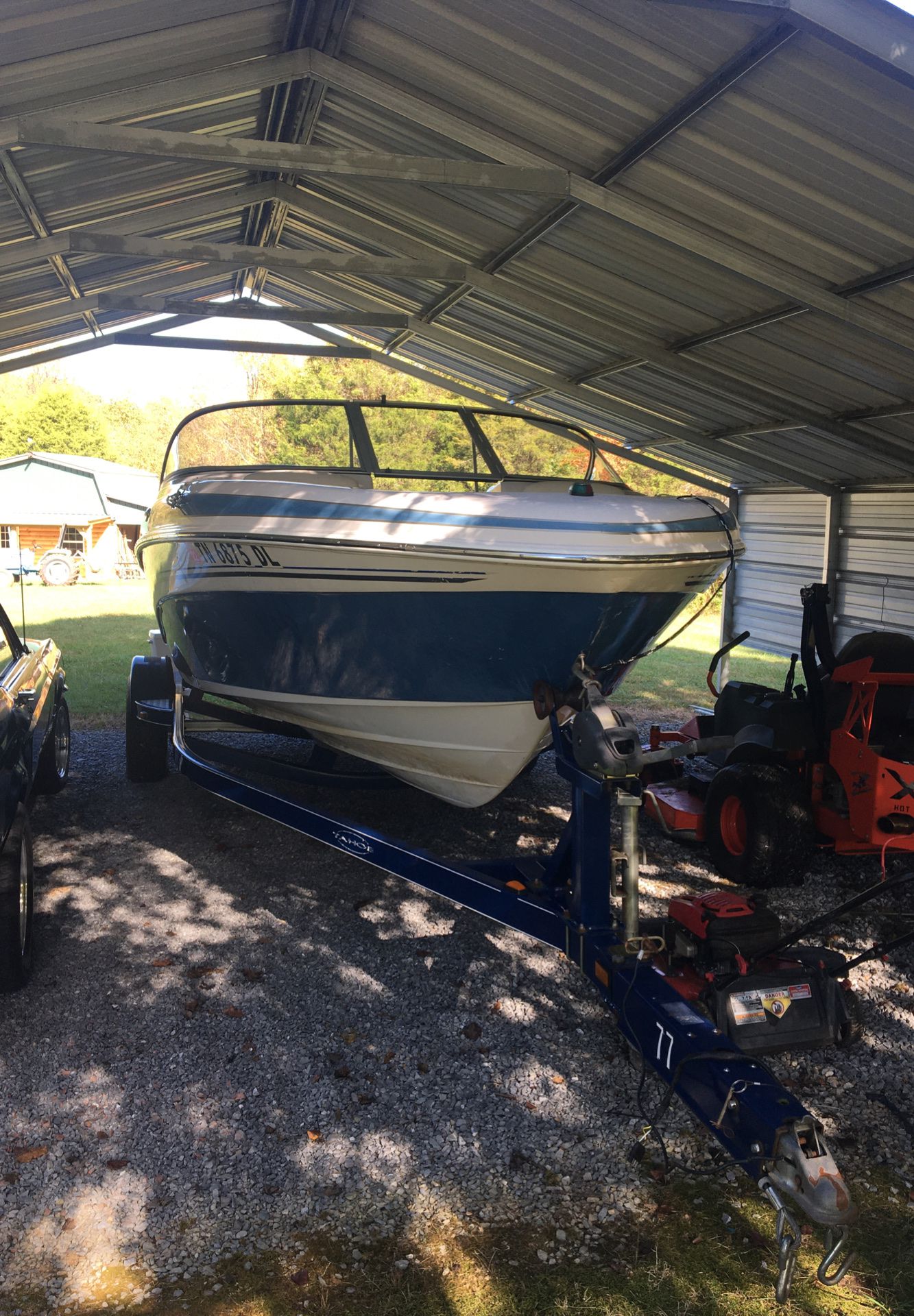 Photo 4.3 l v8 Tahoe boat with a mercruiser outdrive motor