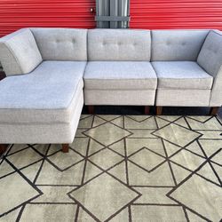 Sectional Couch!! Delivery Available 🚚!! Dimensions: 105” Length x 35” Height x 35” Depth ( 64” Depth longer section)