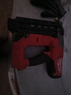 Milwaukee Brad nailer / finishing gun