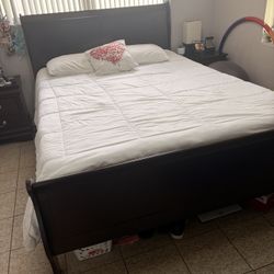 Queen Bed 2 Nights stands