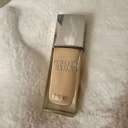 Dior Forever Skin Glow Foundation 