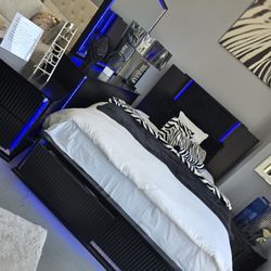✨️4pc Queen, King Led Light Bedroom ✨️ Furniture Sectionals, Dining Avail 