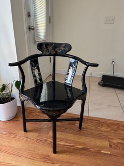 Black Lacquer Chinese Corner Chair with Inlay