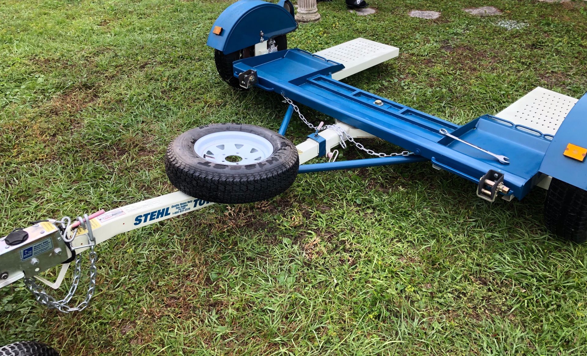 -Tow dolly with surge brakes-