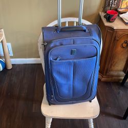 Travelpro Tourlite Softside 22" Expandable Carry-On Rollaboard (2-Wheel) Lightweight Luggage, Blue Suitcase 