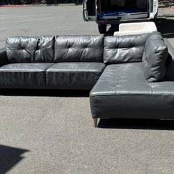 Natuzzi Leather Sectional – Modern & Luxurious – Delivery Included