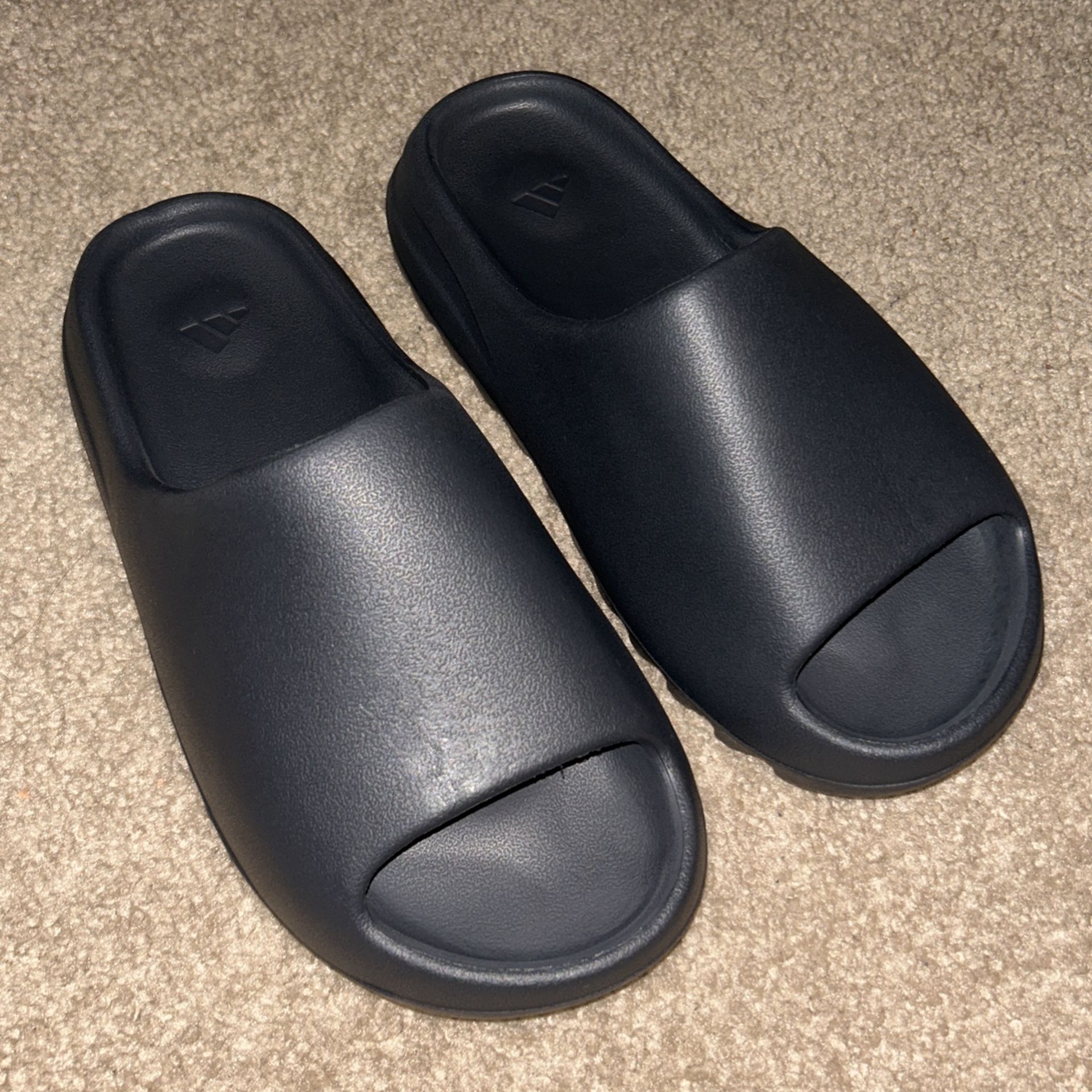 Yeezy Slides “Dark Onyx” US Size 9 (Negotiable Price)