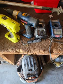 2 Ryobi drills and wet dry vacuum