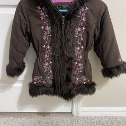 Girls Winter Coat Size 5/6 - Brand New Condition 