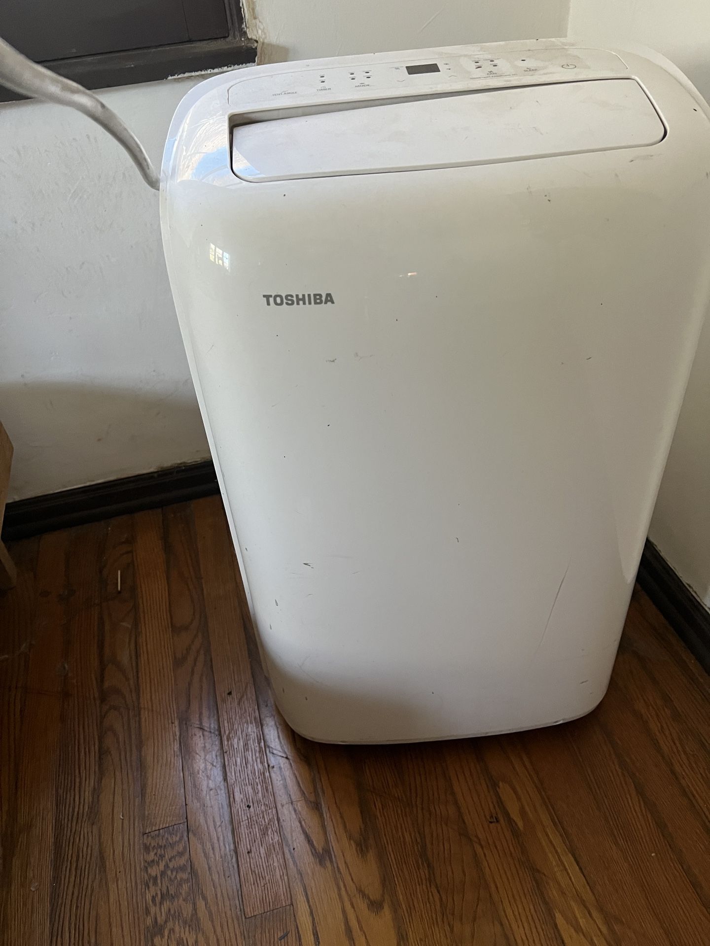 free pickup today only Toshiba Standing AC w/tube and window insert