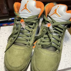 Air Jordan 5 Retro Army Olive/Solar Orange  Like new  Size 11  with box